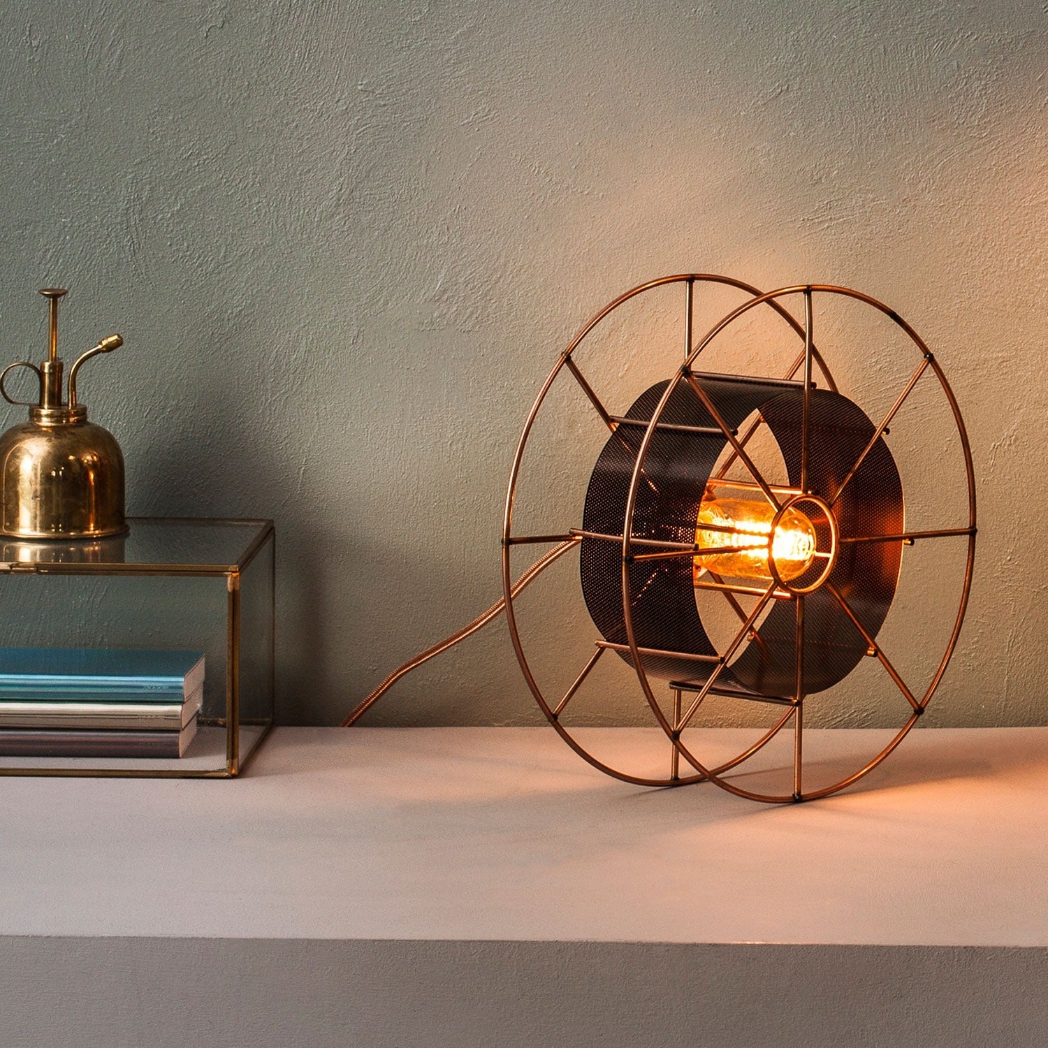 Vloerlamp SPOOL Classic met zwarte skin