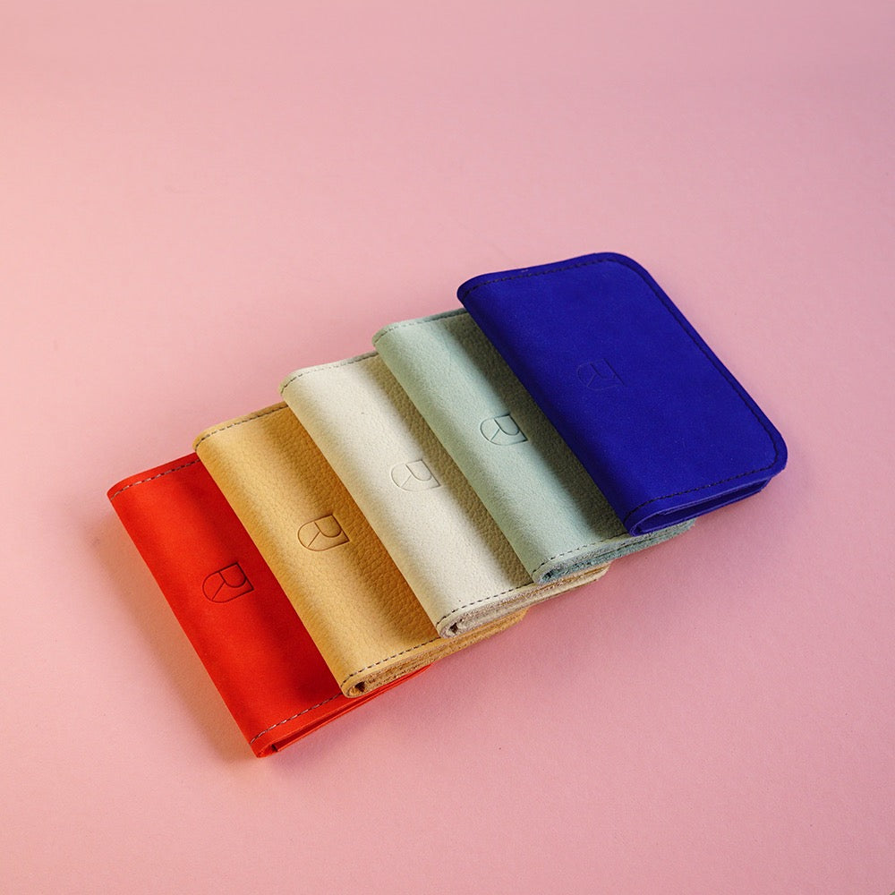 leren card sleeve zand