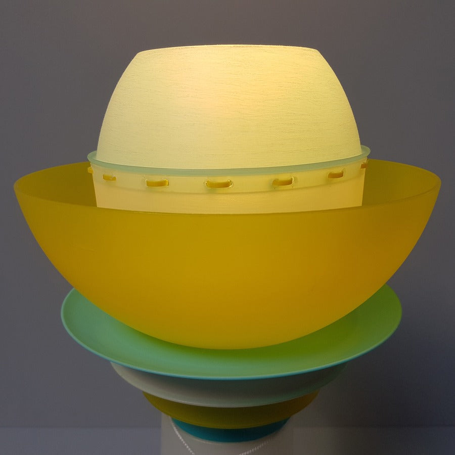 Staande lamp in aqua, geel en wit