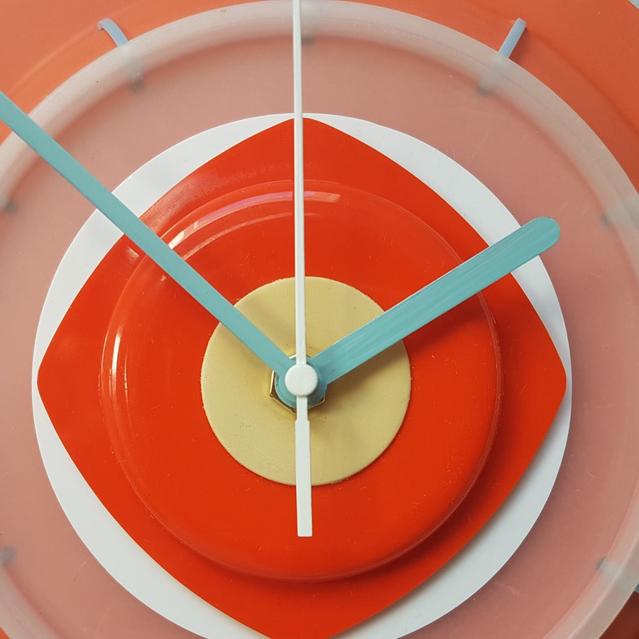 Klok in framboos, wit en rood