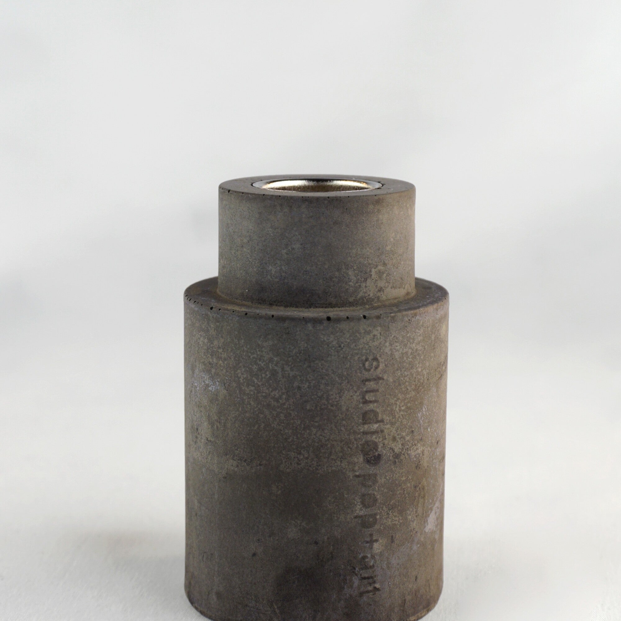 SOLO kandelaar concrete