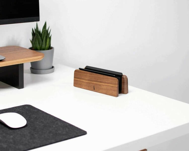 Verticale Laptop Standaard - Walnoot