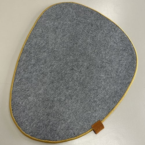 Vintage tapijt donkerblauw/rood/crème/geel van kleur