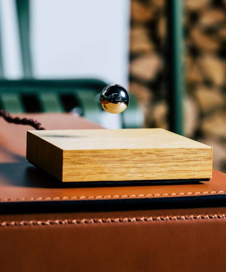 FLYTE Buda Ball Zwevende Magnetische Bol - Eikenhout