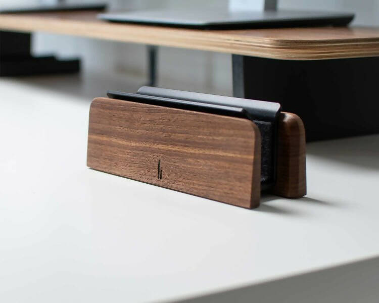 Verticale Laptop Standaard - Walnoot