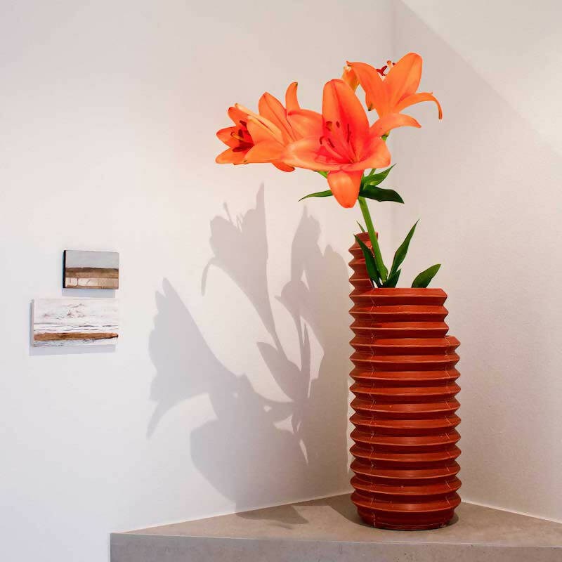 Insulator vaas - Fold carved