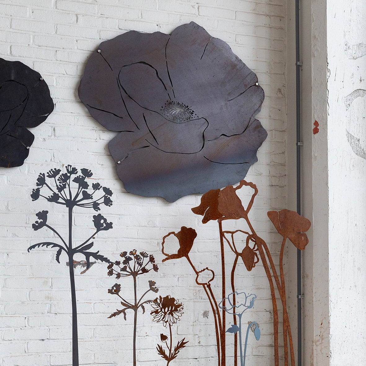 Poppy Cortenstaal - Muurbloem