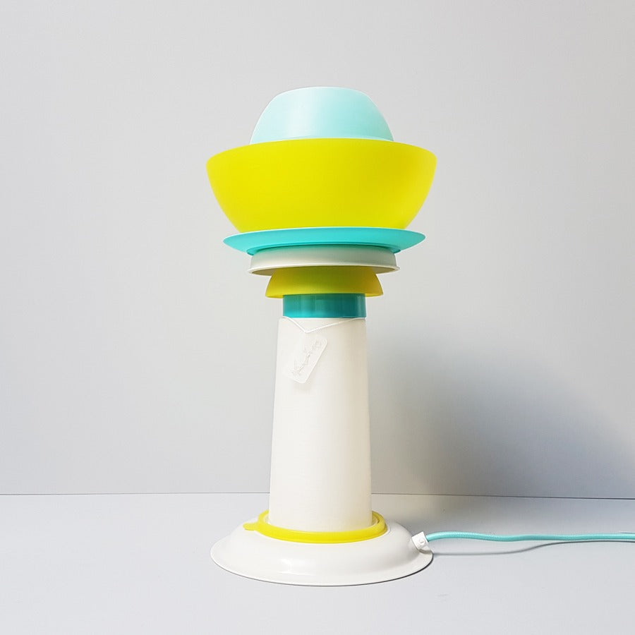 Staande lamp in aqua, geel en wit
