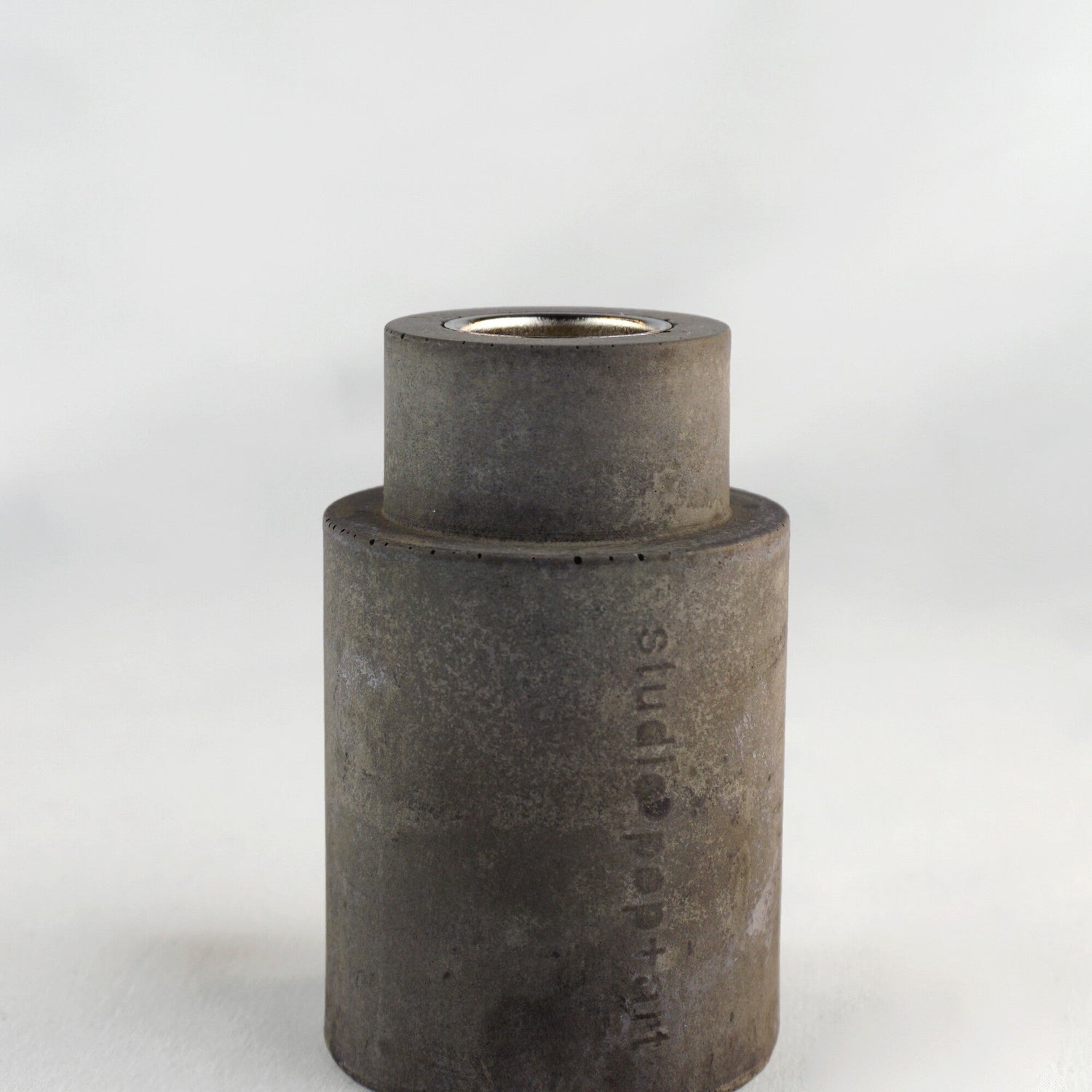 SOLO kandelaar concrete