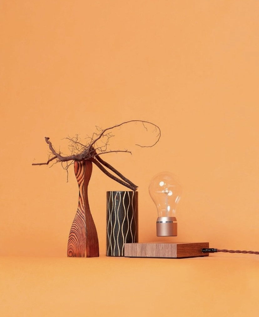 FLYTE Manhattan 2.1 zwevende tafellamp – Walnotenhout